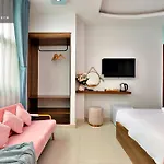 S79 Vivianne Hotel De Tham